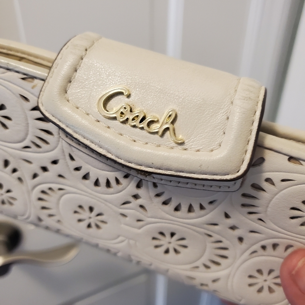 Coach White Leather Snap Close Bifold Wallet - Picture 12 of 12